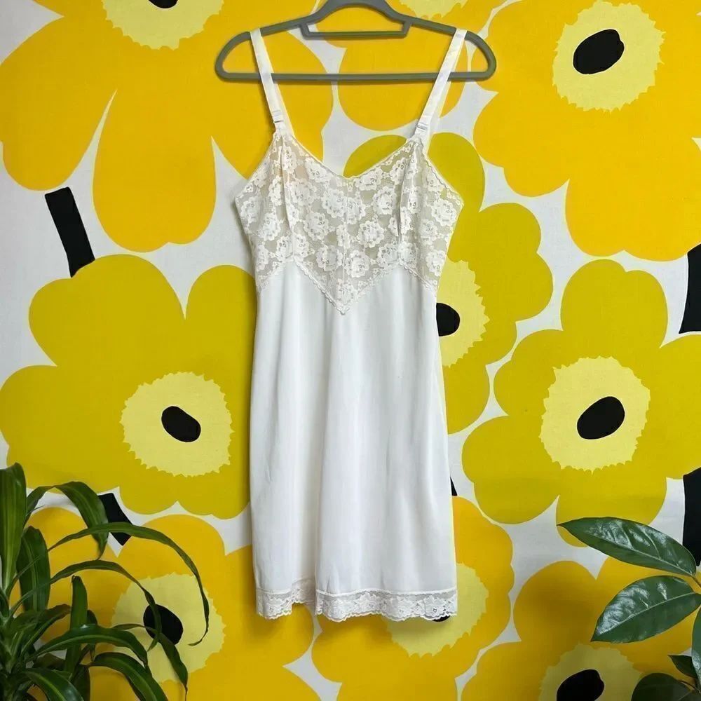 Sweet Vintage 1960s Deena Fine Lingerie Lace Bust White Slip Dress